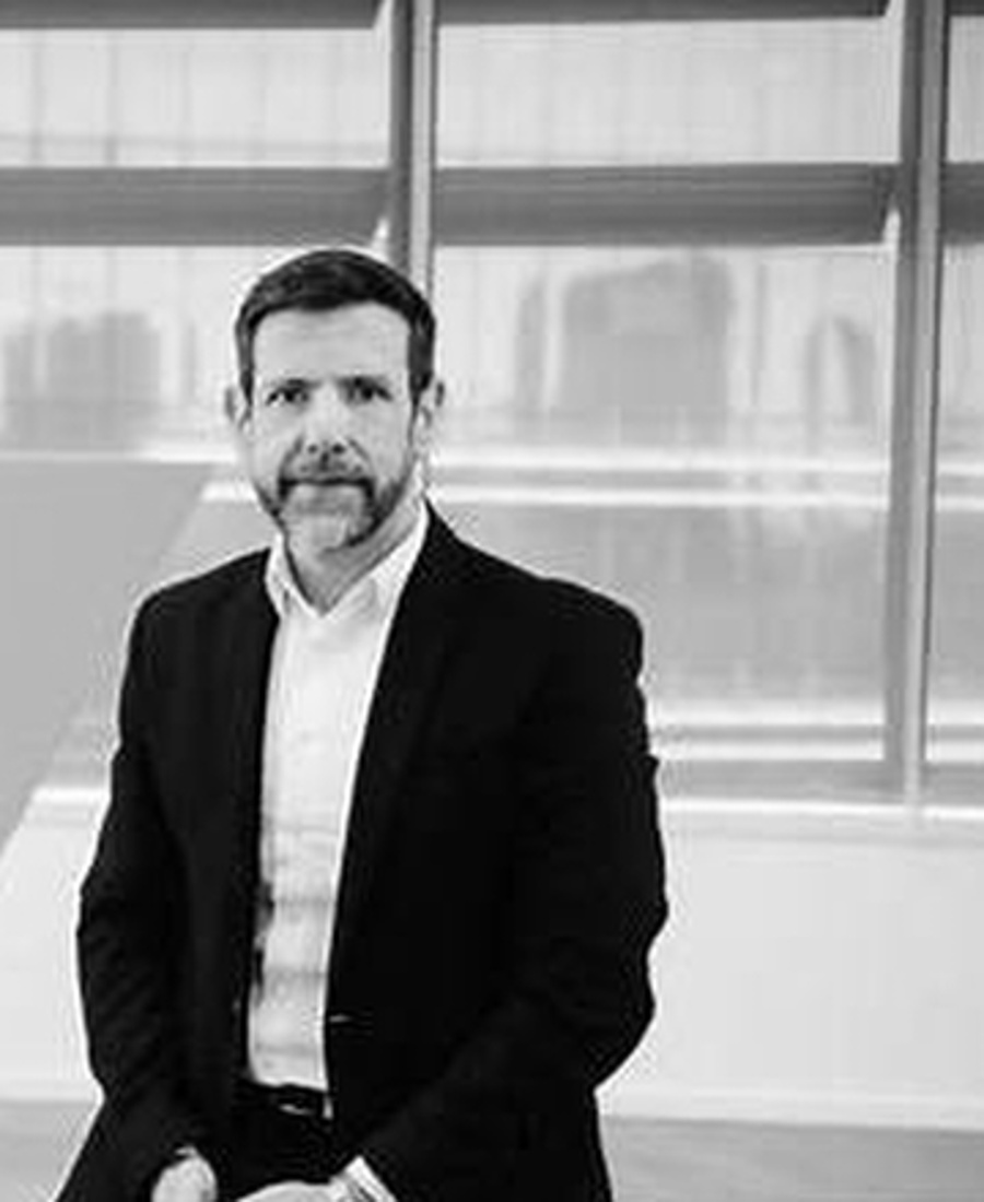 Black and white portrait of Ricardo Assumpção
